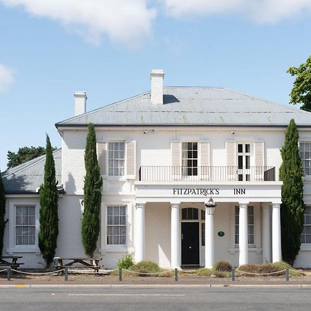 فندق فيتسباتريكز إن Westbury المظهر الخارجي الصورة