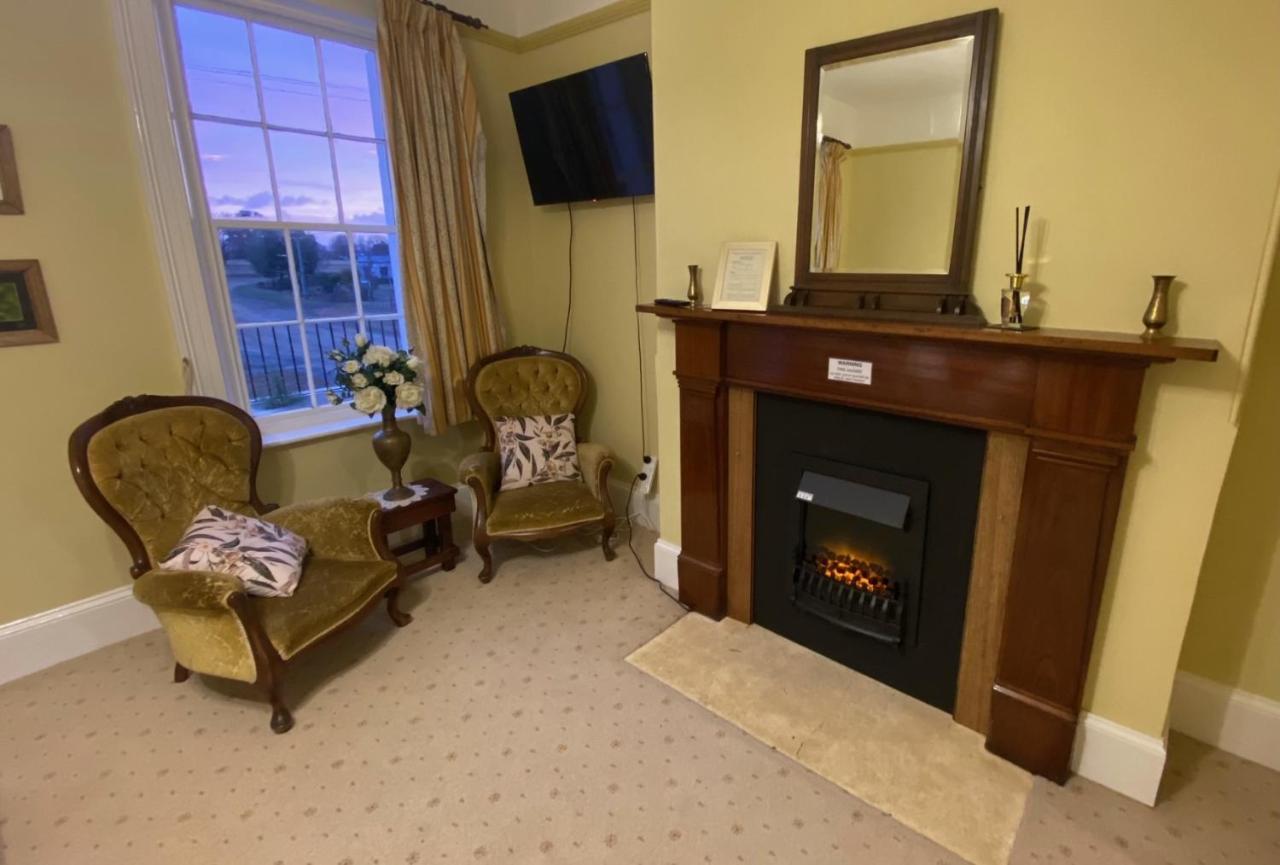 فندق فيتسباتريكز إن Westbury المظهر الخارجي الصورة