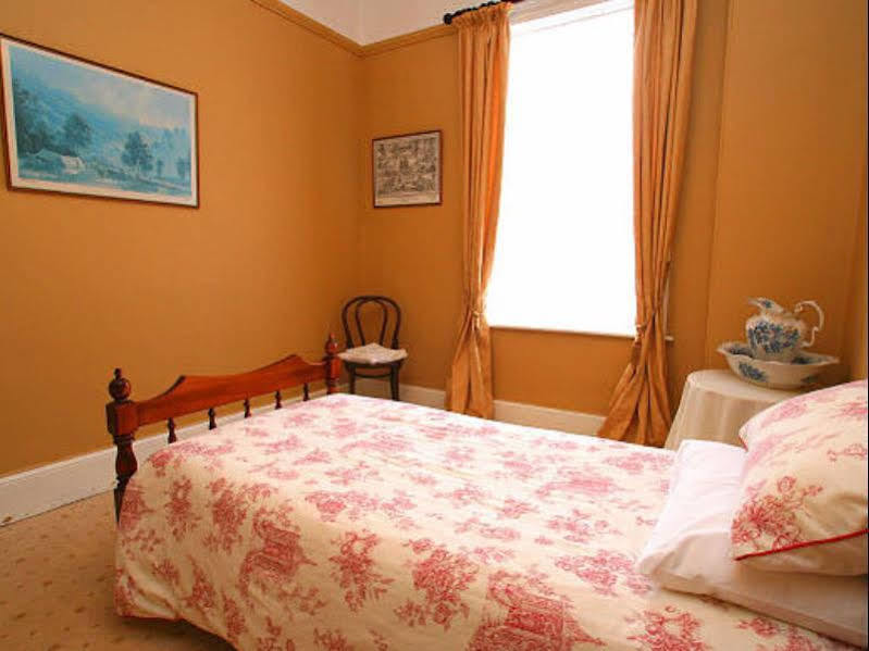 فندق فيتسباتريكز إن Westbury المظهر الخارجي الصورة