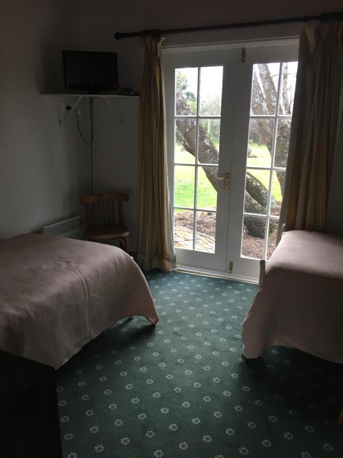 فندق فيتسباتريكز إن Westbury المظهر الخارجي الصورة