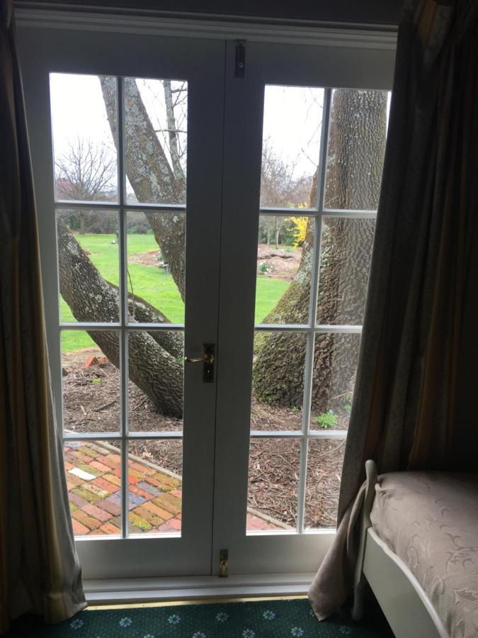 فندق فيتسباتريكز إن Westbury المظهر الخارجي الصورة